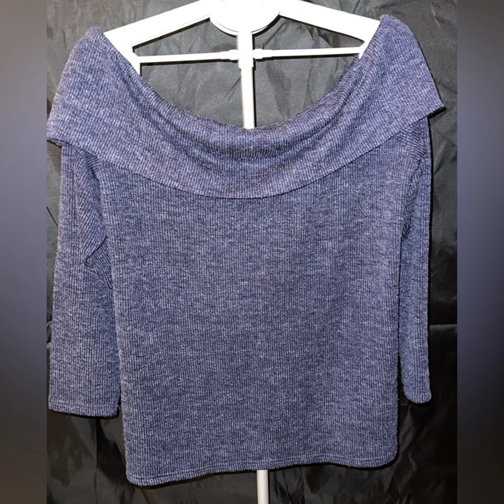Elegant Navy Blue Women's Sweater - Picture 2 of 6